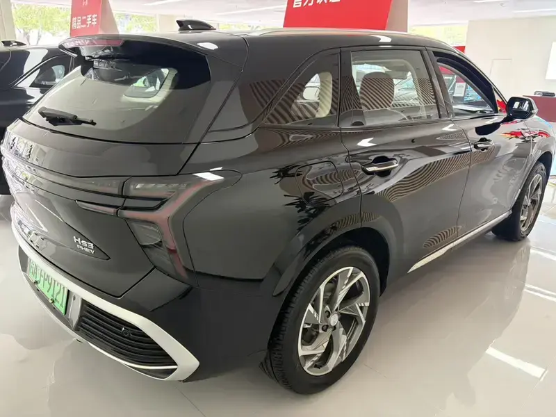 2025 Hongqi HS3 с пробегом 4 400 км