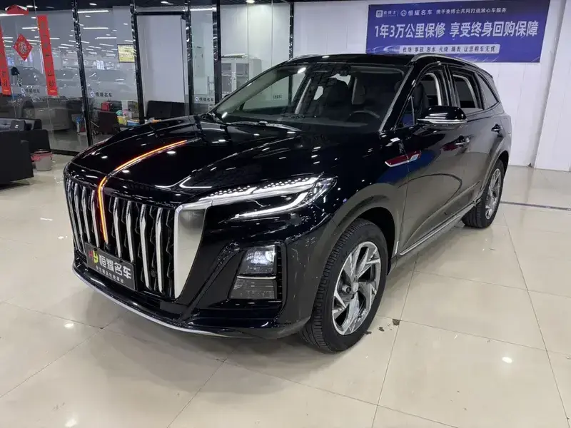 2025 Hongqi HS3 с пробегом 16 000 км