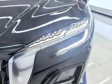 2025 Hongqi HS3 с пробегом 15 000 км