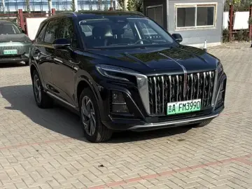 2025 Hongqi HS3 с пробегом 11 000 км