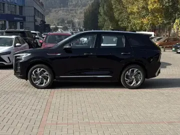 2025 Hongqi HS3 с пробегом 11 000 км