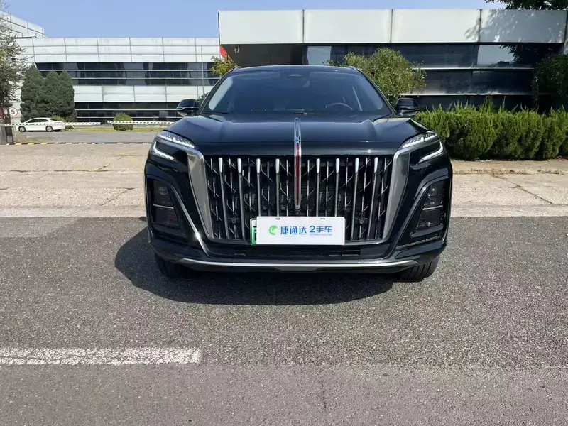 2025 Hongqi HS3 с пробегом 8 800 км
