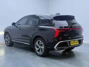 2025 Hongqi HS3 с пробегом 11 000 км