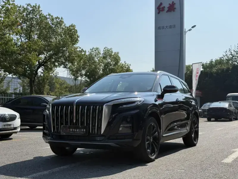 2025 Hongqi HS3 с пробегом 1 000 км