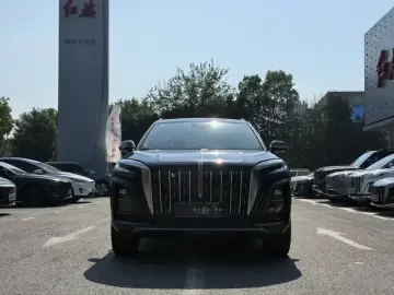 2025 Hongqi HS3 с пробегом 1 000 км