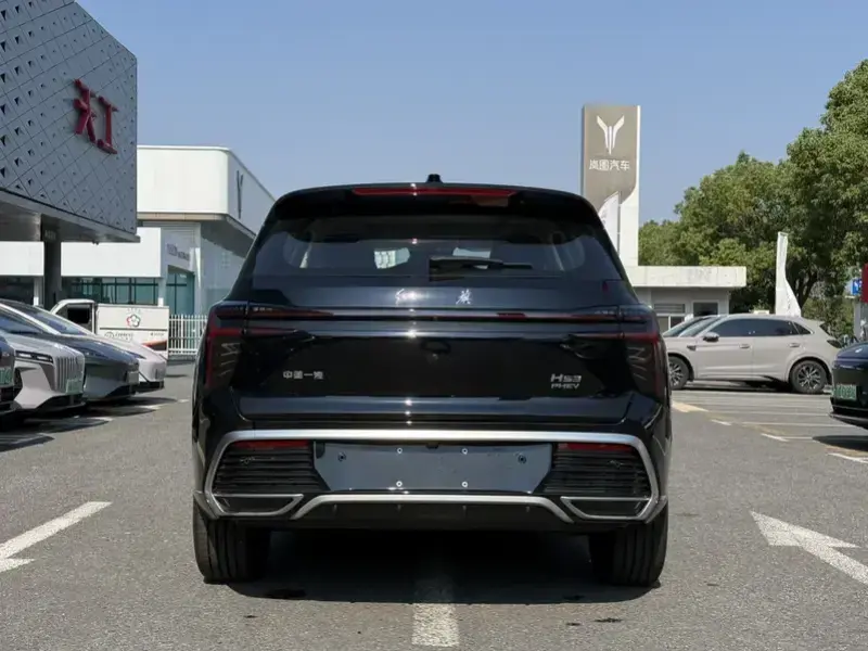 2025 Hongqi HS3 с пробегом 1 000 км