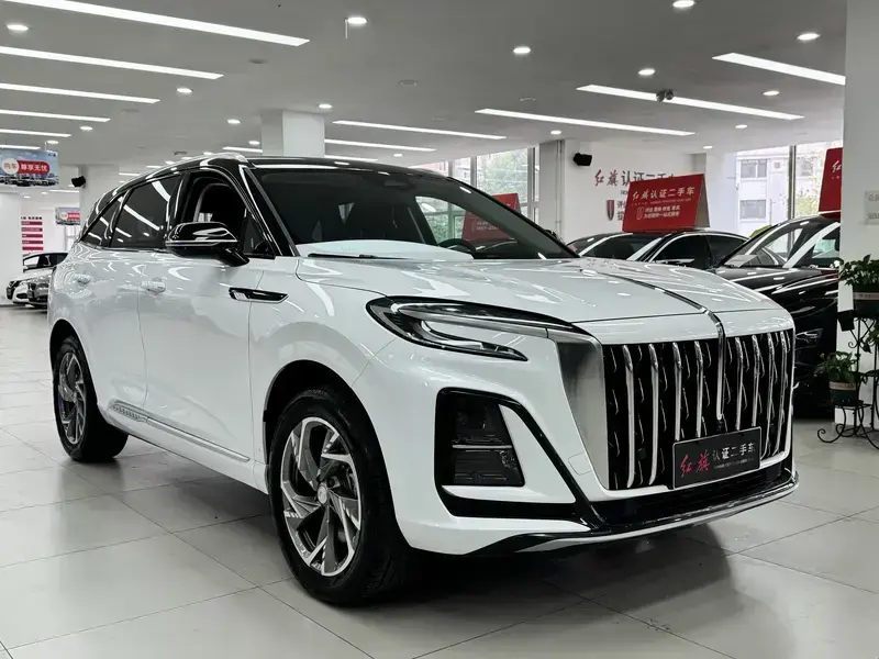 2024 Hongqi HS3 с пробегом 6 000 км