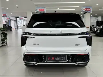 2024 Hongqi HS3 с пробегом 6 000 км