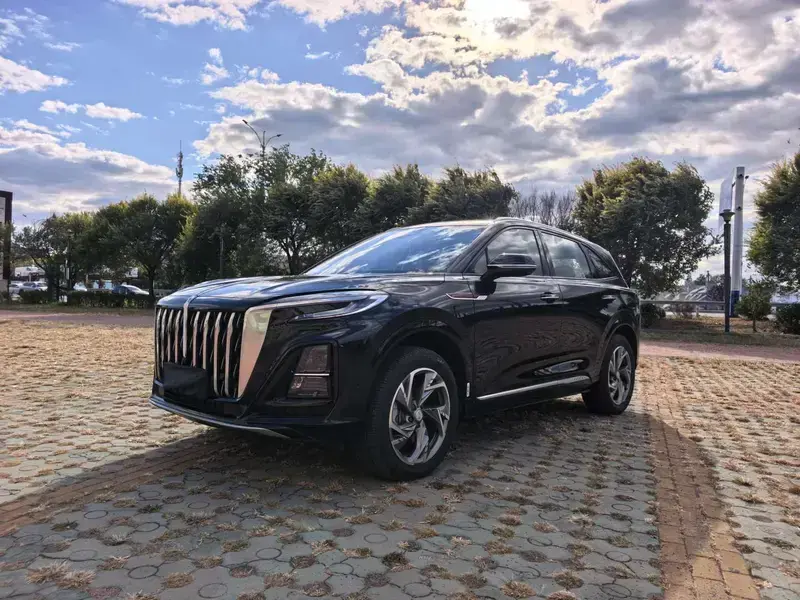 2025 Hongqi HS3 с пробегом 7 900 км