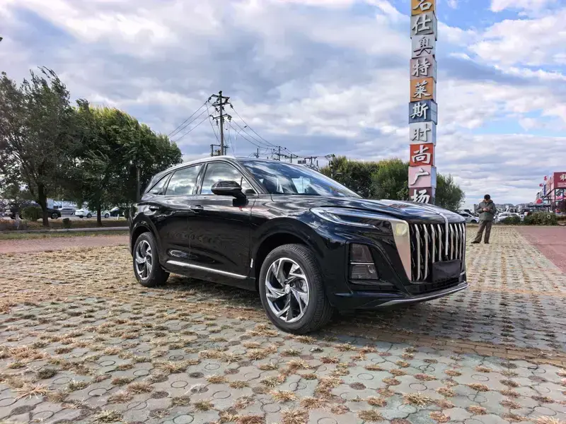 2025 Hongqi HS3 с пробегом 7 900 км