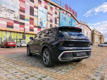 2025 Hongqi HS3 с пробегом 7 900 км