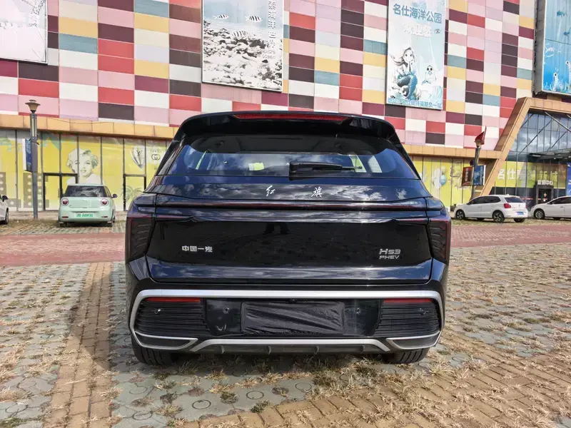 2025 Hongqi HS3 с пробегом 7 900 км