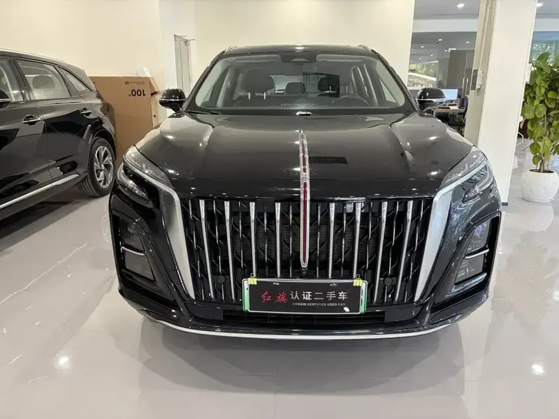 2025 Hongqi HS3 с пробегом 12 600 км