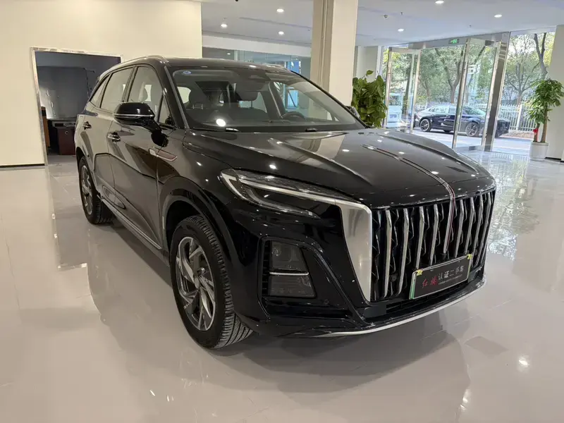 2025 Hongqi HS3 с пробегом 12 600 км