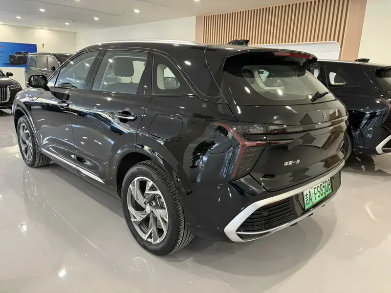 2025 Hongqi HS3 с пробегом 12 600 км