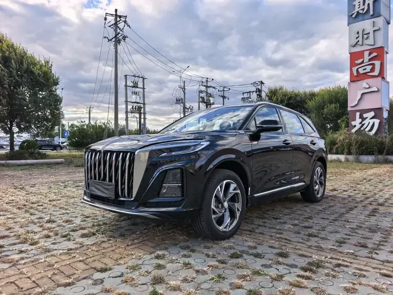 2025 Hongqi HS3 с пробегом 7 500 км