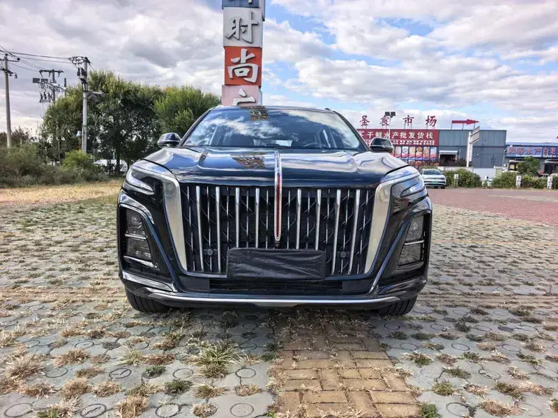 2025 Hongqi HS3 с пробегом 7 500 км
