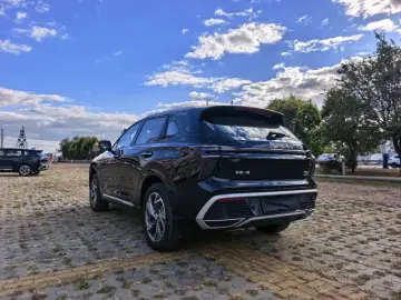 2025 Hongqi HS3 с пробегом 7 500 км