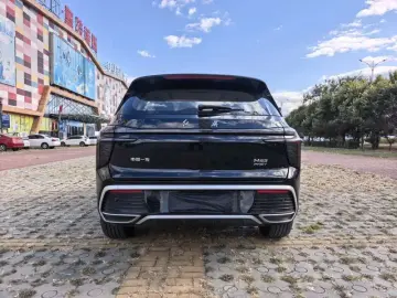 2025 Hongqi HS3 с пробегом 7 500 км