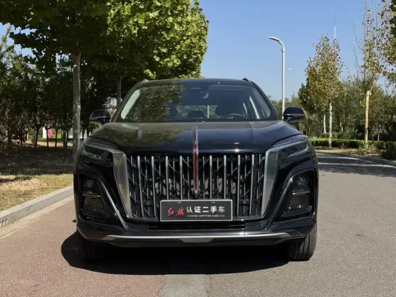 2025 Hongqi HS3 с пробегом 9 000 км