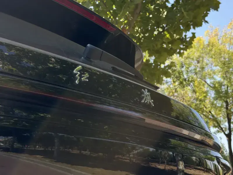 2025 Hongqi HS3 с пробегом 9 000 км