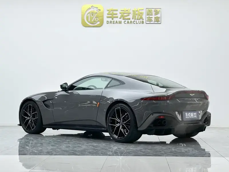 2022 Aston Martin Vantage с пробегом 8 600 км