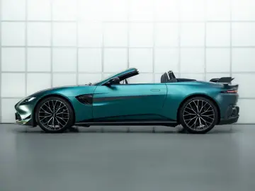 2022 Aston Martin Vantage с пробегом 5 200 км