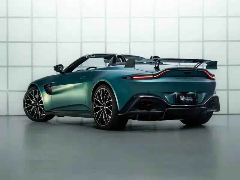 2022 Aston Martin Vantage с пробегом 5 200 км