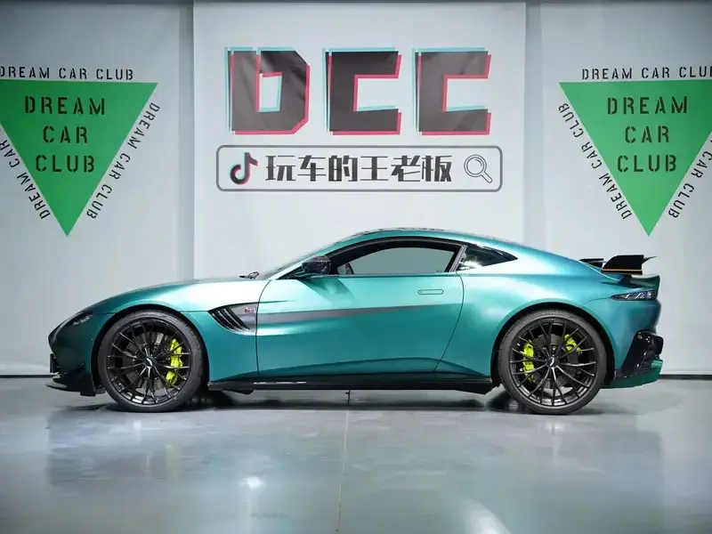 2022 Aston Martin Vantage с пробегом 32 800 км