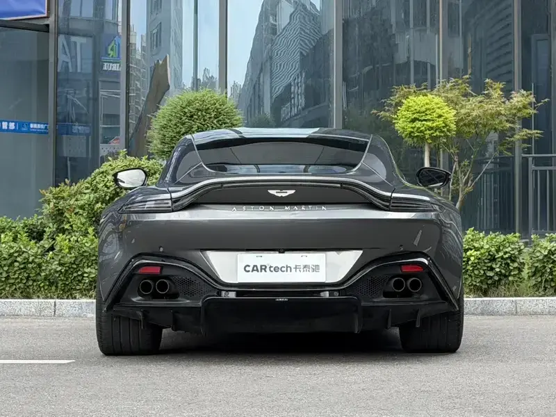 2022 Aston Martin Vantage с пробегом 14 000 км