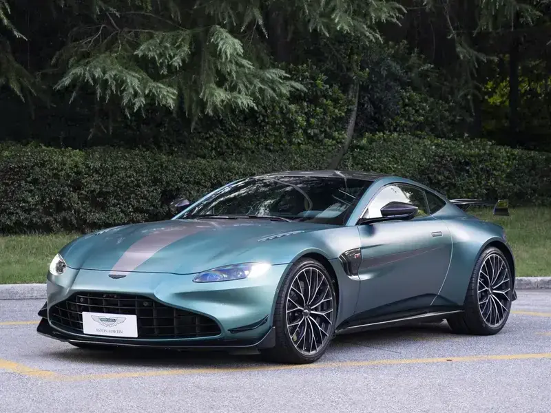 2023 Aston Martin Vantage с пробегом 6 000 км
