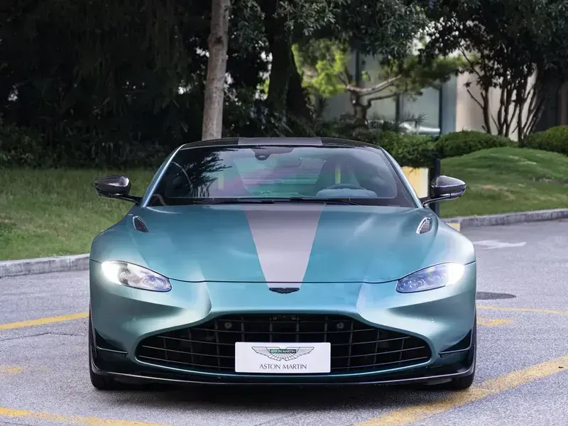2023 Aston Martin Vantage с пробегом 6 000 км