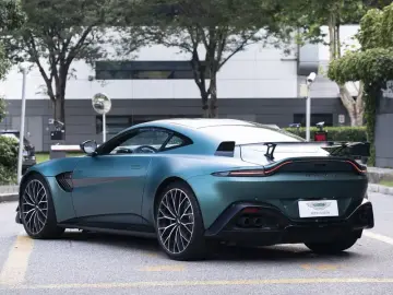 2023 Aston Martin Vantage с пробегом 6 000 км