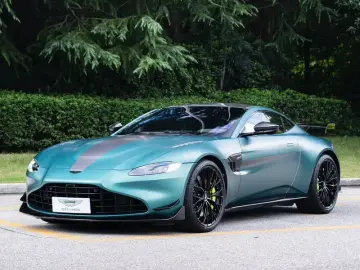 2022 Aston Martin Vantage с пробегом 32 000 км
