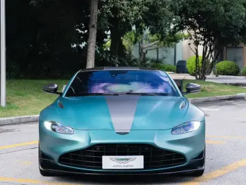 2022 Aston Martin Vantage с пробегом 32 000 км