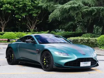 2022 Aston Martin Vantage с пробегом 32 000 км