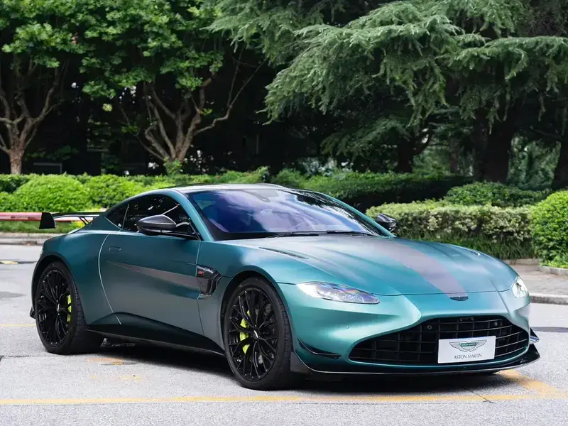2022 Aston Martin Vantage с пробегом 32 000 км