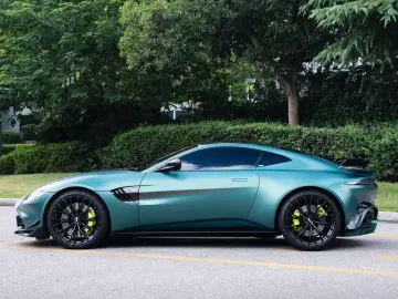 2022 Aston Martin Vantage с пробегом 32 000 км