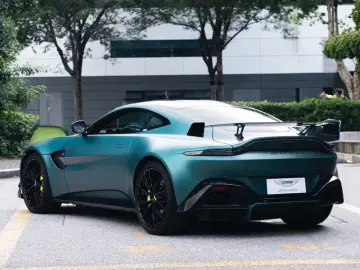 2022 Aston Martin Vantage с пробегом 32 000 км