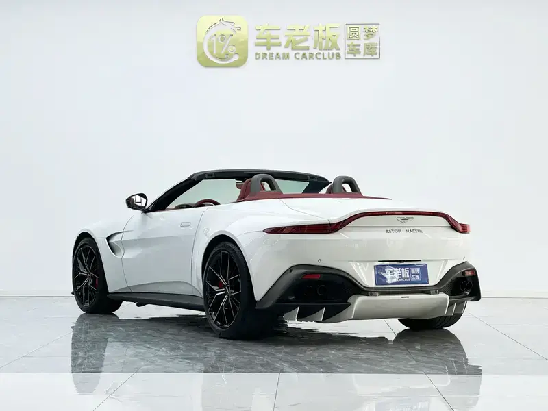 2022 Aston Martin Vantage с пробегом 31 400 км