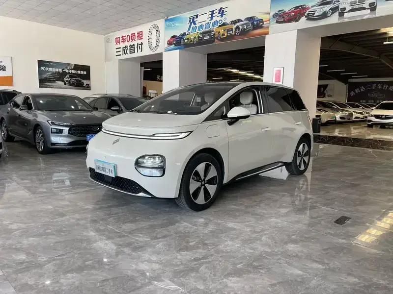2023 Baojun Cloud с пробегом 13 000 км