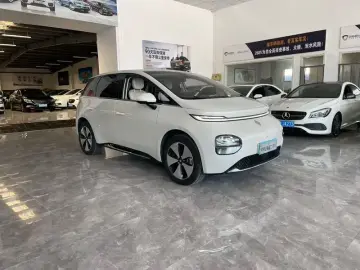 2023 Baojun Cloud с пробегом 13 000 км