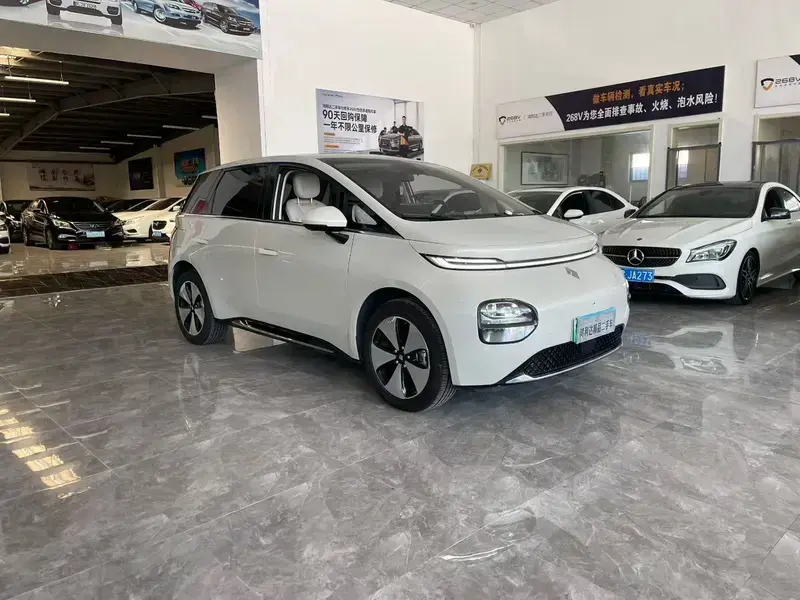 2023 Baojun Cloud с пробегом 13 000 км