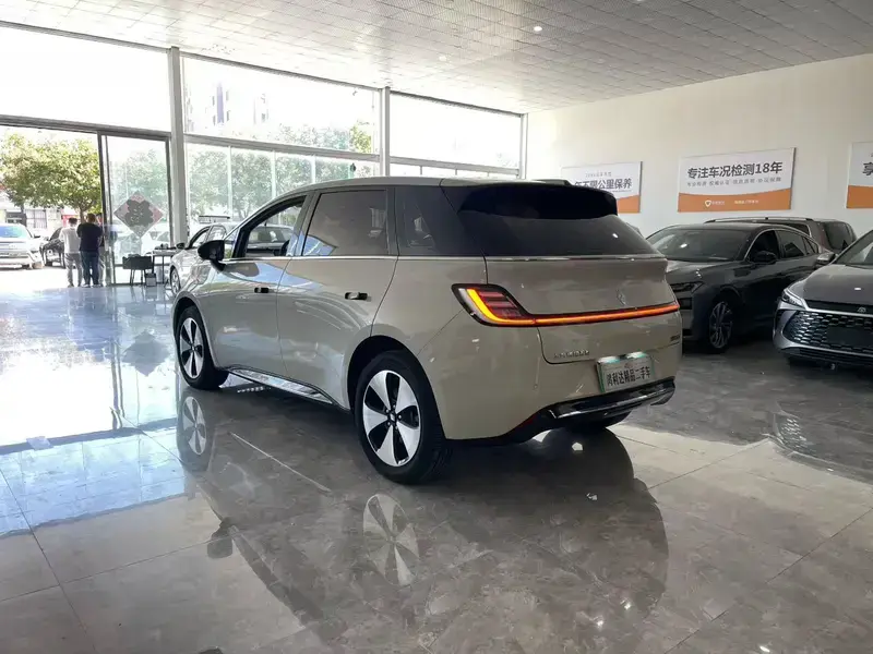 2023 Baojun Cloud с пробегом 13 000 км