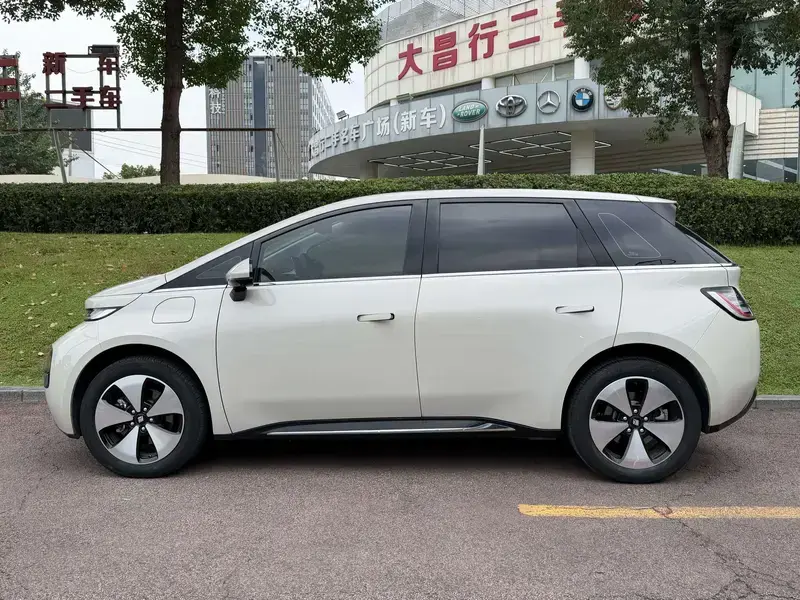 2023 Baojun Cloud с пробегом 31 000 км