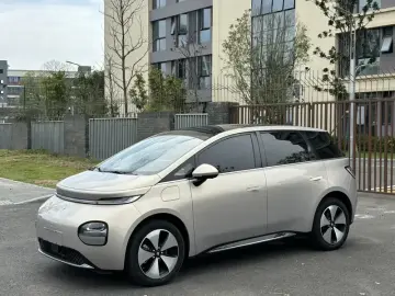 2023 Baojun Cloud с пробегом 75 000 км