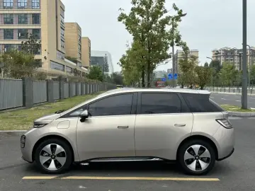 2023 Baojun Cloud с пробегом 75 000 км