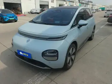 2023 Baojun Cloud с пробегом 30 000 км