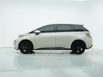 2023 Baojun Cloud с пробегом 23 100 км