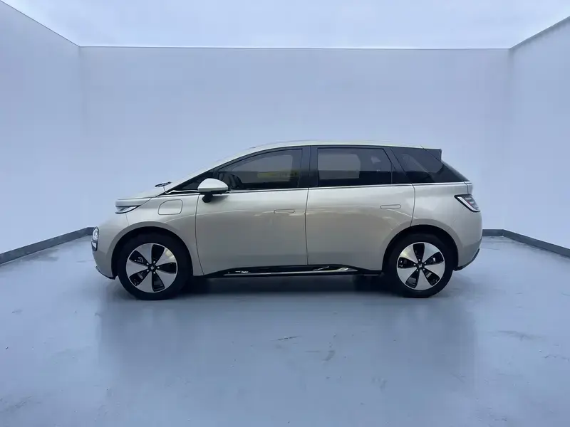 2023 Baojun Cloud с пробегом 18 400 км